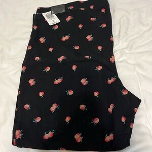 Torrid, New with Tags, Size 4 peach leggings